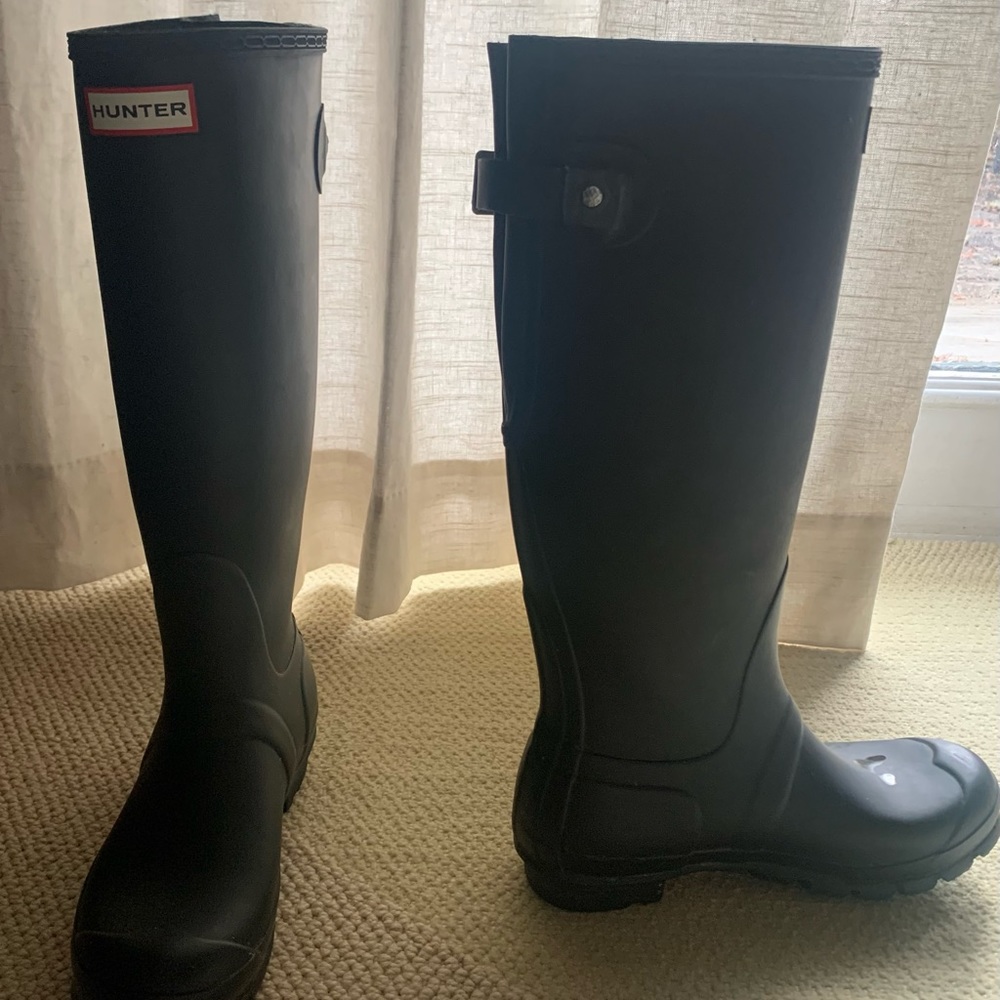 Hunter tall adjustable rain boots. Excellent condition